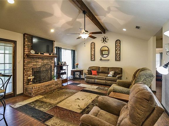 3rd image of 1200 Spanish Moss Dr