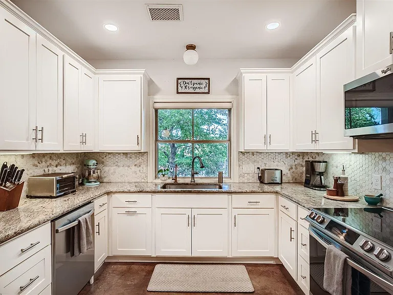 21825 Briarcliff Dr — Photo 9