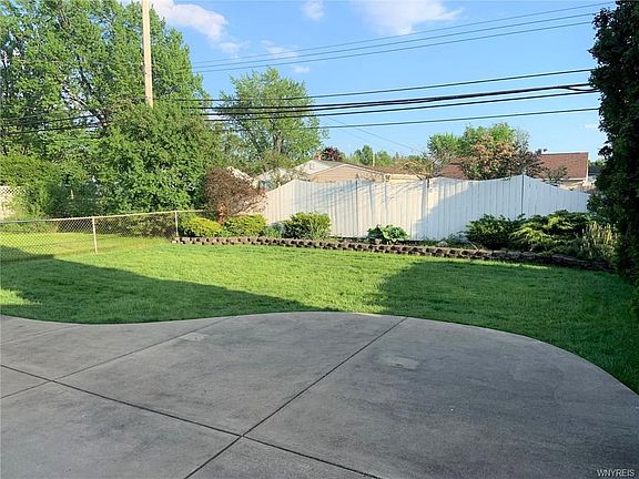 3rd image of 531 Moore Ave