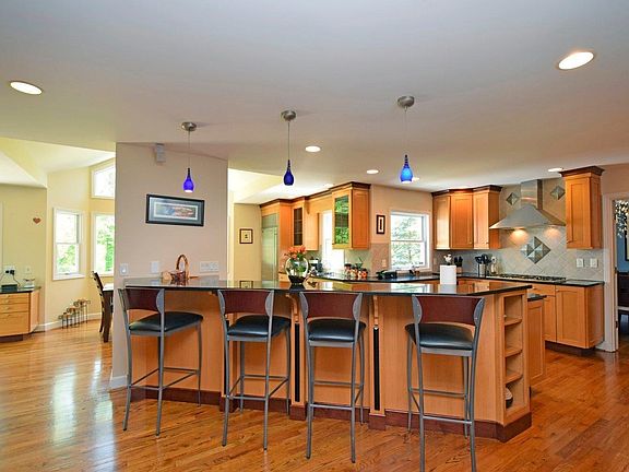 4th image of 6537 Pepperell Ln