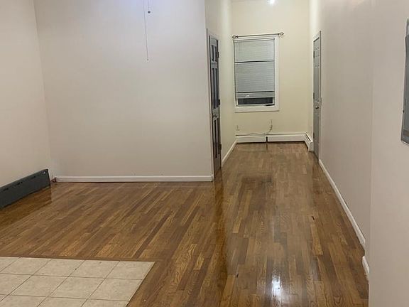 4th image of 942 Glenmore Ave #2