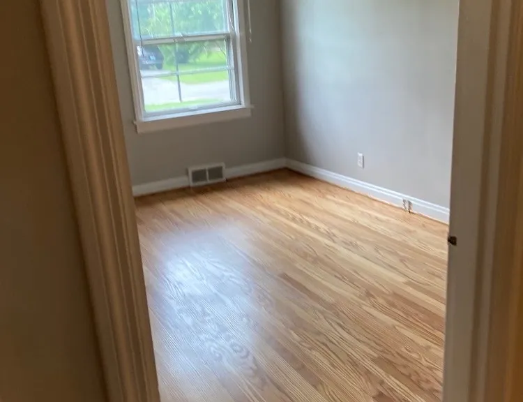 325 Biltmore Rd — Photo 2