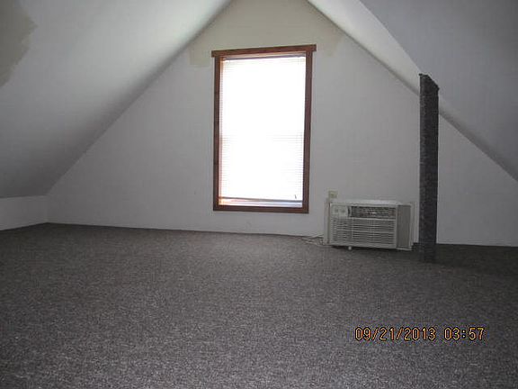 2nd image of 672 E Main St