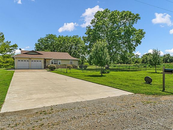 4th image of 1609 N 1600th Rd