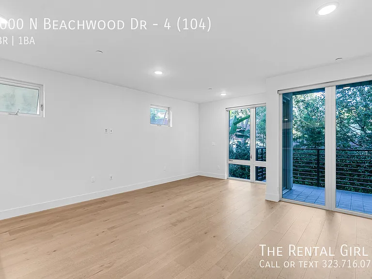 2000 N Beachwood Dr #4-104 — Photo 1