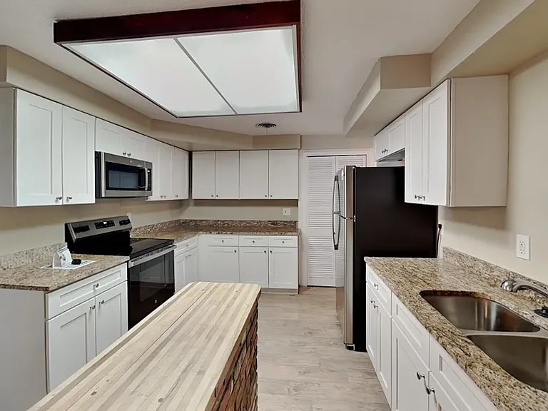 14185 Hetrick Cir S — Photo 2