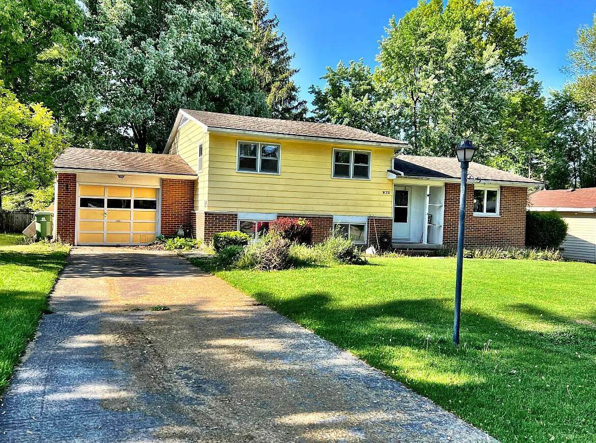 915 Van Kirk Dr photo 1