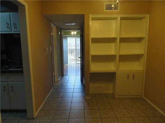 4th image of 2425 Ashdale Dr APT 10