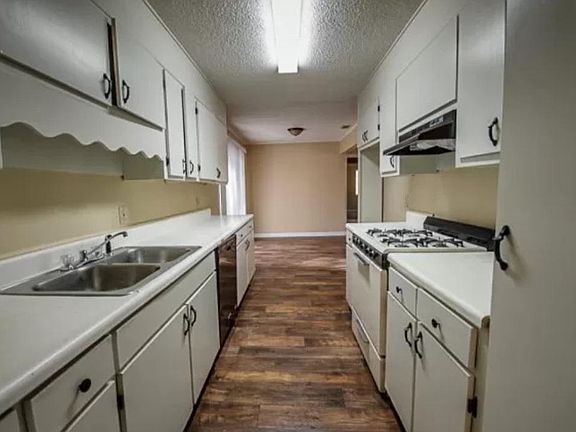 4th image of 1107 Leone Ave