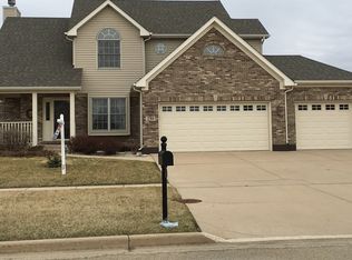 239 Heron Creek Dr, Sycamore, IL 60178