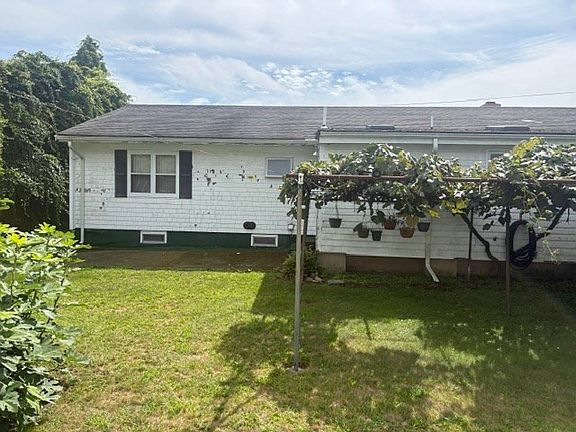 2nd image of 38 Hilton St