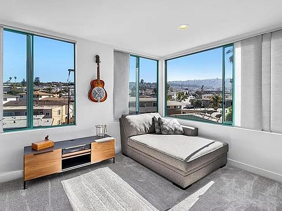 4th image of 210 Calle Miramar #29