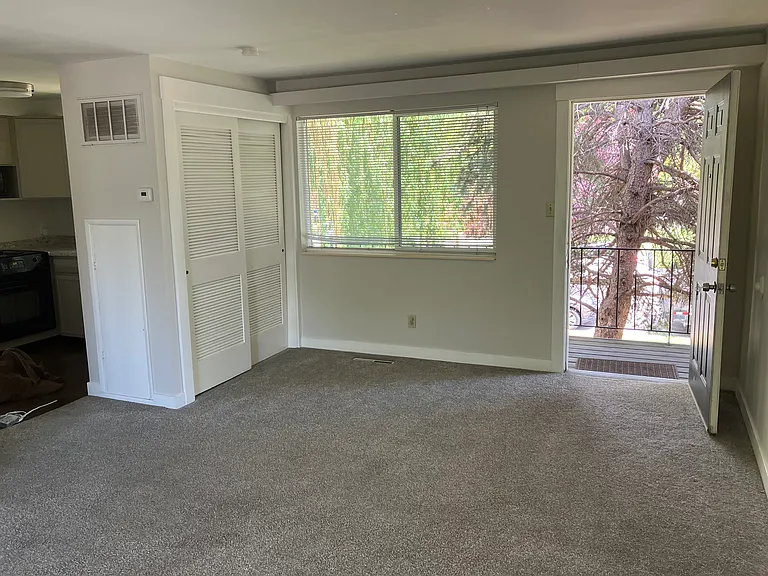 860 E Fairmont Cir #4 — Photo 14