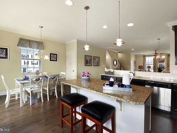 4th image of 1300 Carrick Ct
