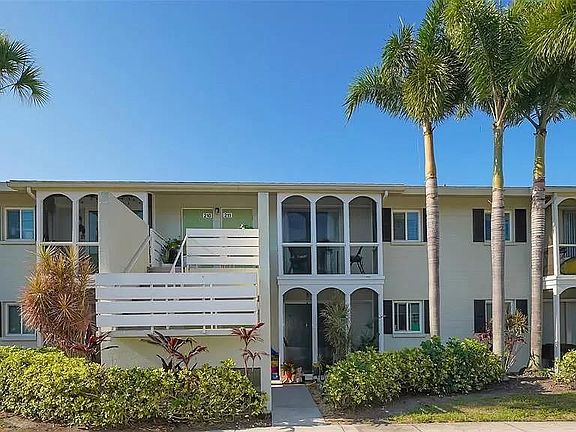 3rd image of 2304 Ringling Blvd APT 211