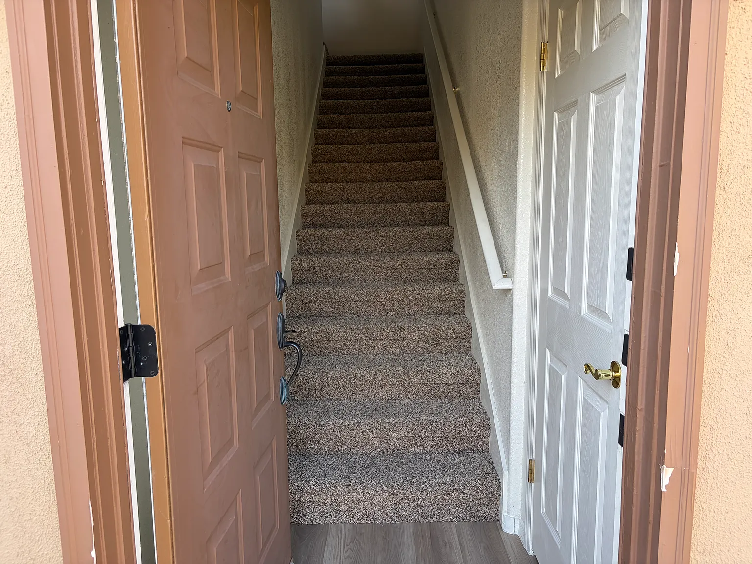 2 bed, 1048 sqft, $2,200 — Photo 2