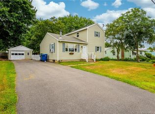 3 Robin St, Waterford, CT 06385