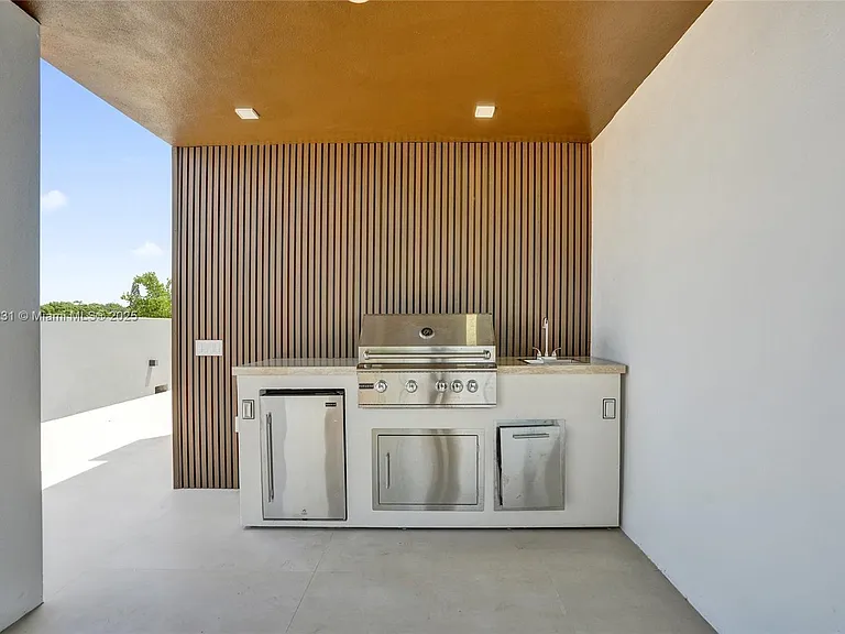 1825 NE 26th Ave — Photo 68