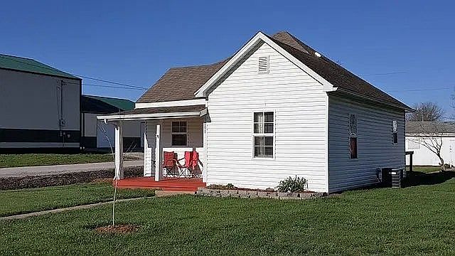 1st image of 1001 N Centennial St