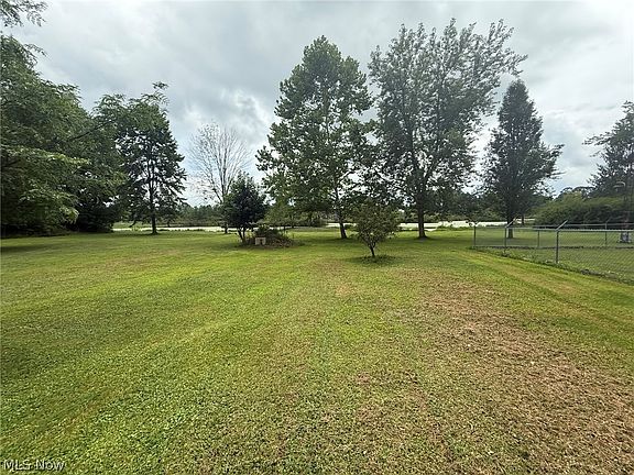 4th image of 4465 N Lake Rd