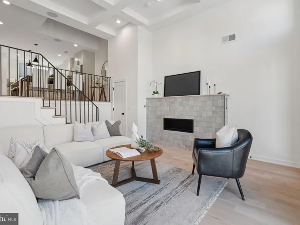 958 Wendle Ct, Philadelphia, PA 19123