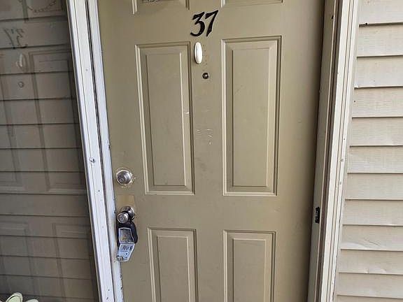 2nd image of 37 Bridgewater Dr #37