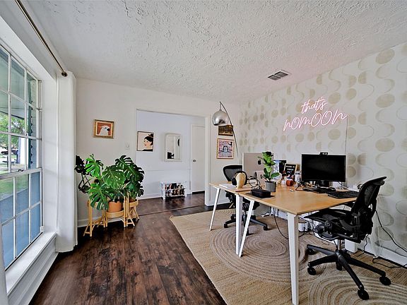 3rd image of 323 Gentilly Dr