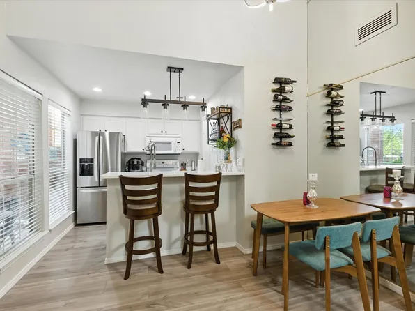 1463 Meadowood Village Dr, Fort Worth, TX 76120