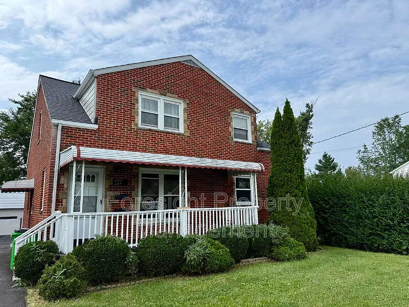 4 bed, 1.0 bath, $1,950 — Photo 3