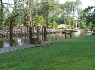 1898 E Snug Harbor Dr, Hayes, VA 23072