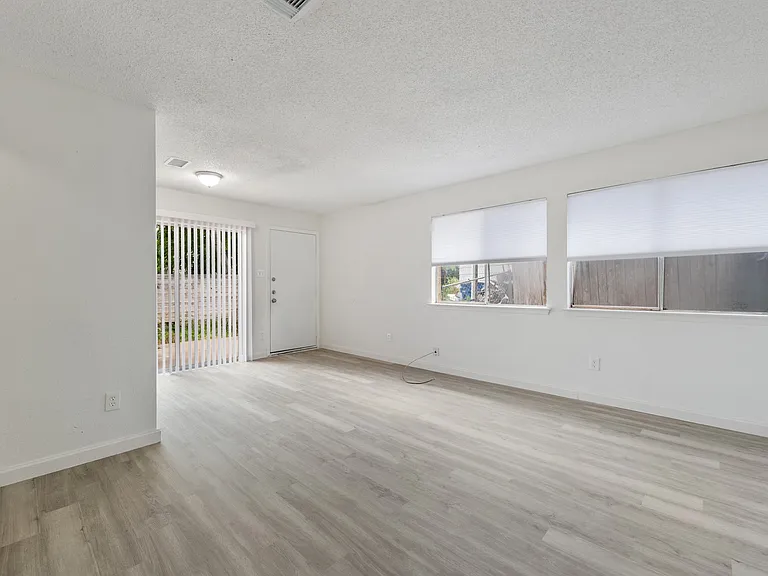 202 Northcrest Cir #D — Photo 8