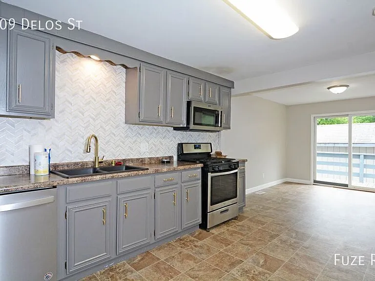 109 Delos St W — Photo 4