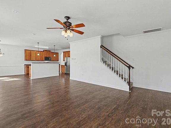 5th image of 1005 Theodore Ln