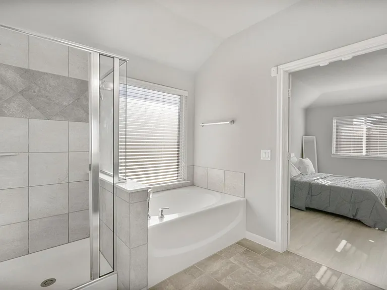 817 Cloverwood Dr — Photo 15