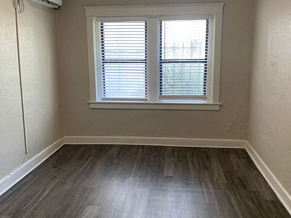 5th image of 4111-4113 Walnut St #3-L