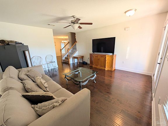 3rd image of 3020 Enclave Ct