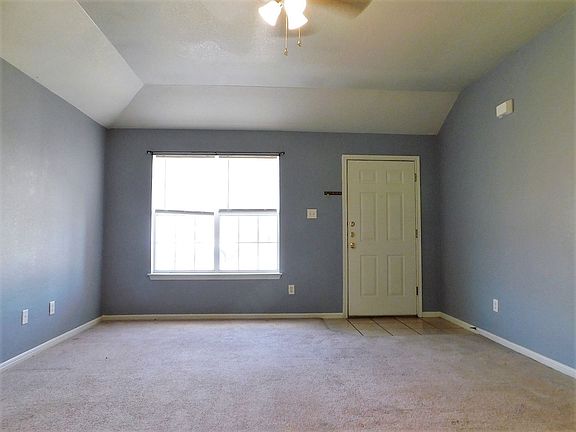 3rd image of 4105 Primrose Dr