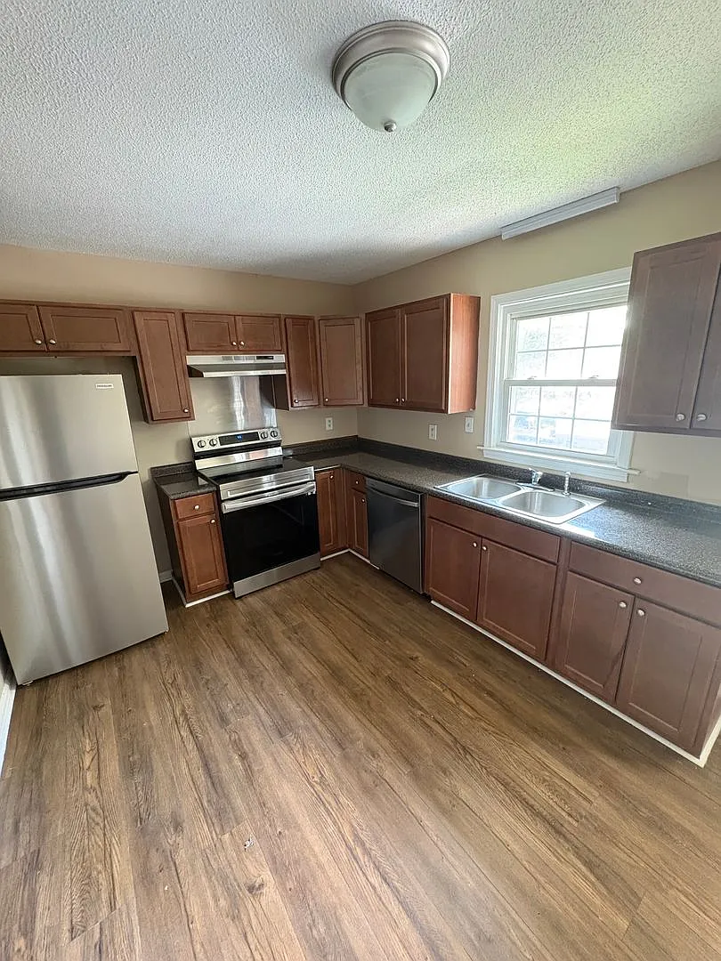 101 Dixie Ave — Photo 4