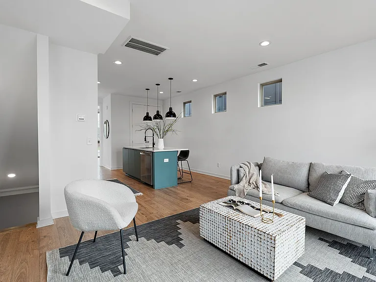 3079 Edwin Cir — Photo 8