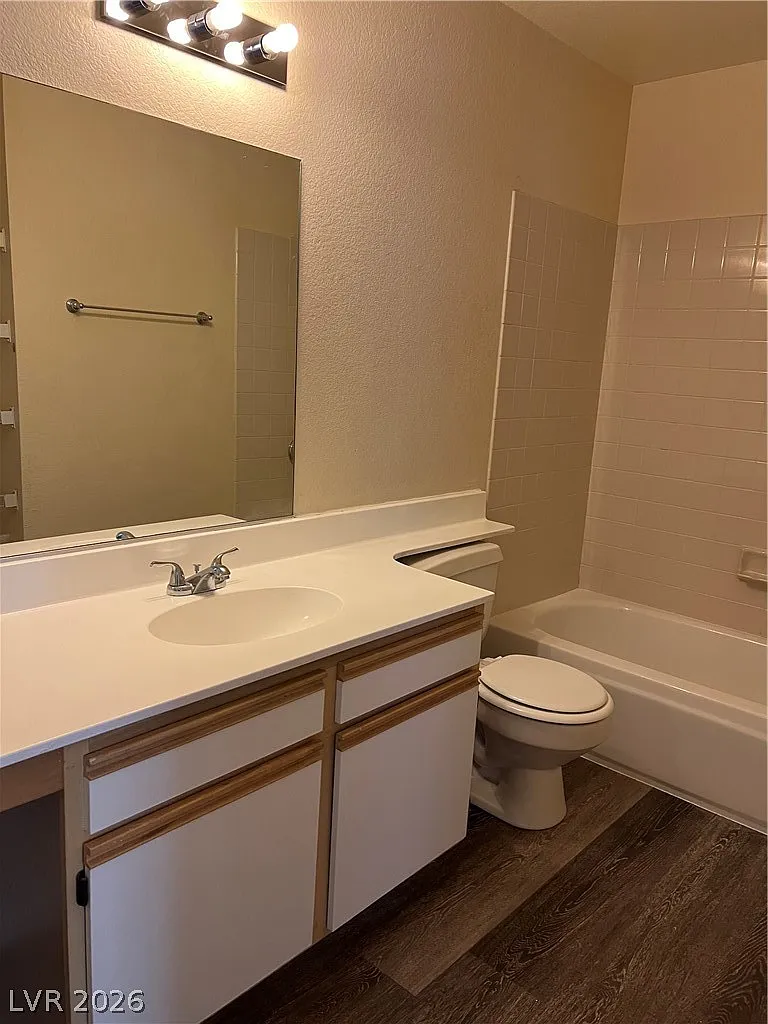 3 bed, 2.0 bath, 1183 sqft, $1,800 — Photo 4
