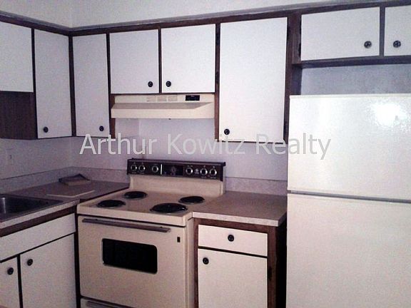 3rd image of 313 Country Club Oval APT 9
