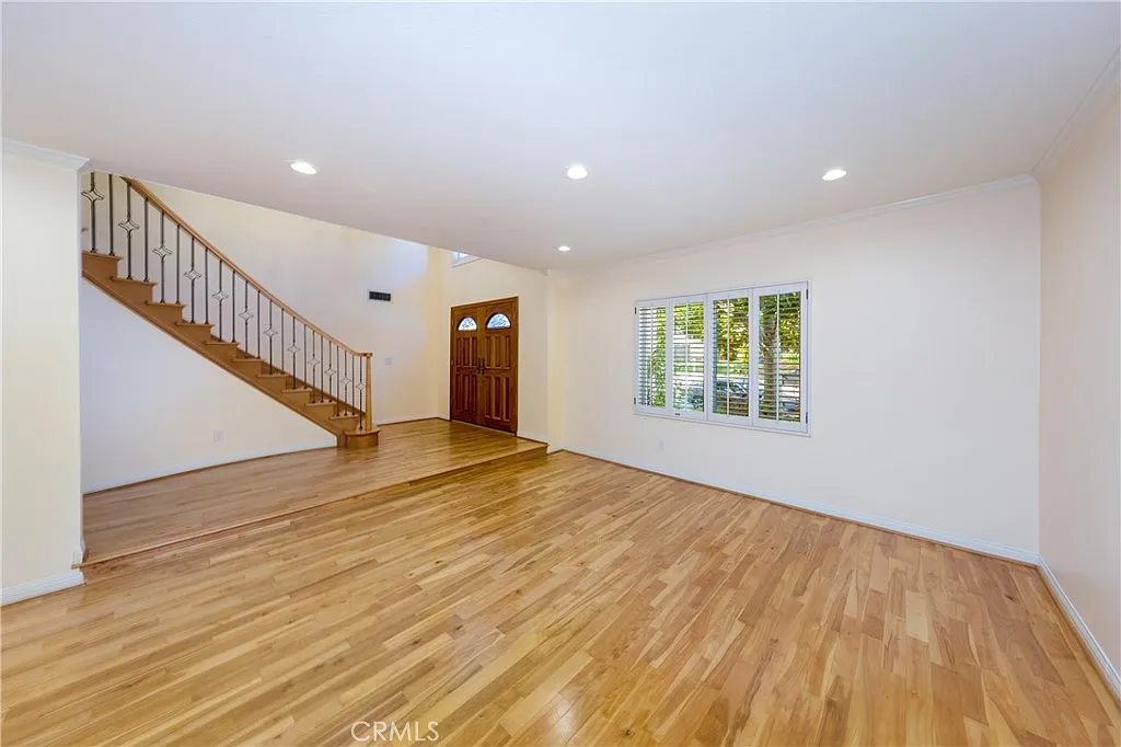 5 bed, 2.5 bath, 2724 sqft, $6,800 — Photo 4
