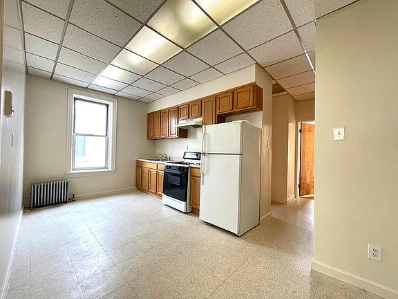 3rd image of 724 E 82nd St #2