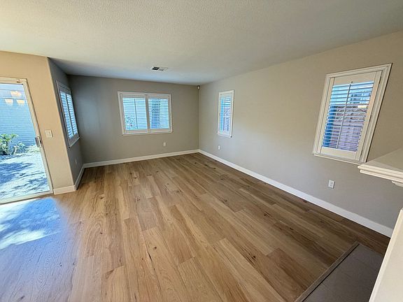4th image of 1102 Vista Pointe Cir