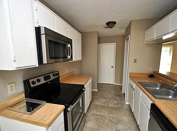 5th image of 4225 Glen Pines Ct