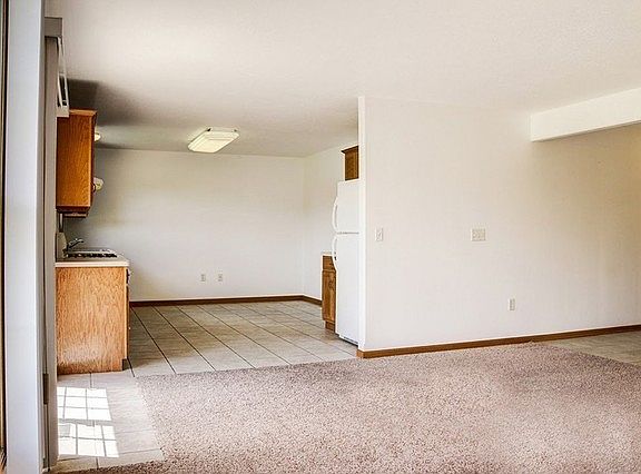 4th image of 214 S McGuire Dr