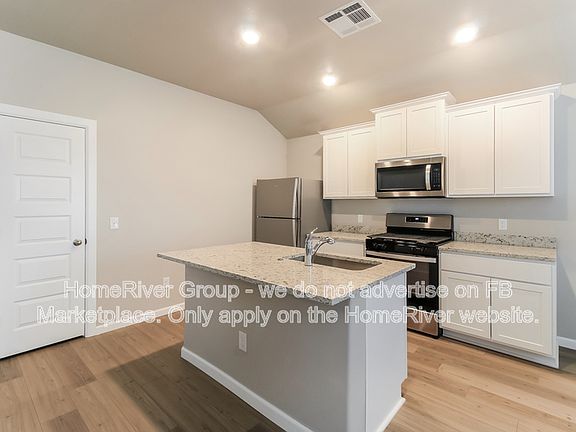3rd image of 2516 Rosewood Ln