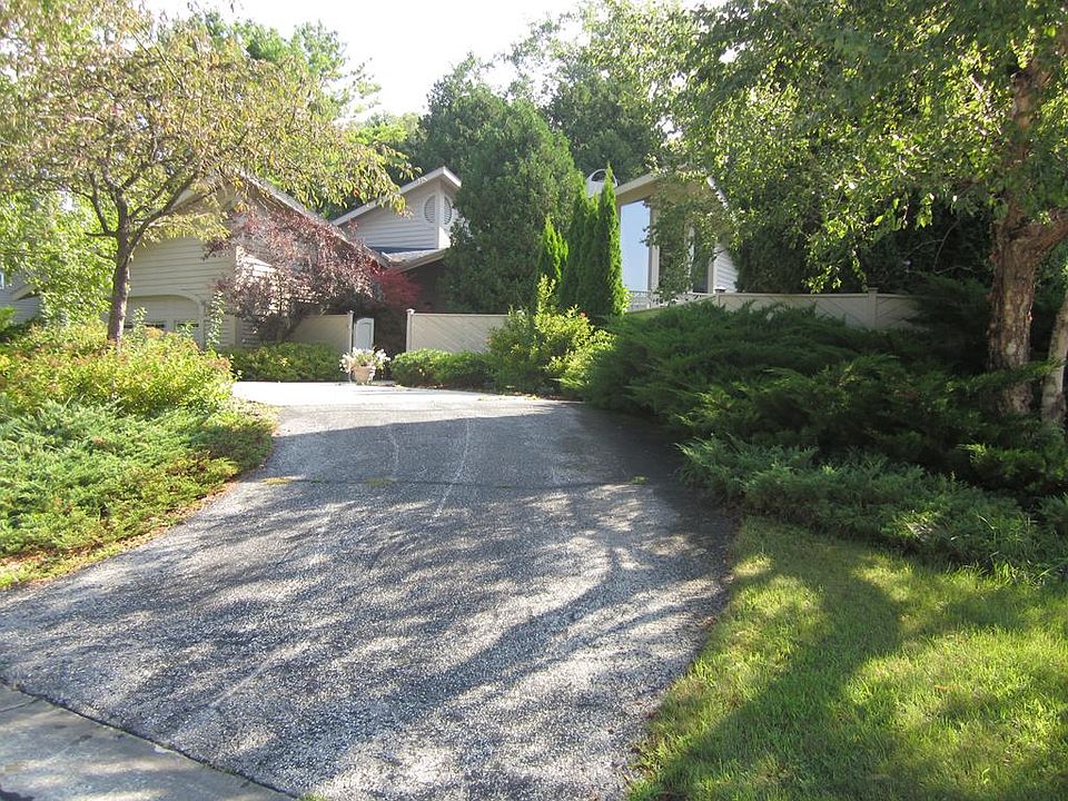 1st image of 860 S 16th Ct