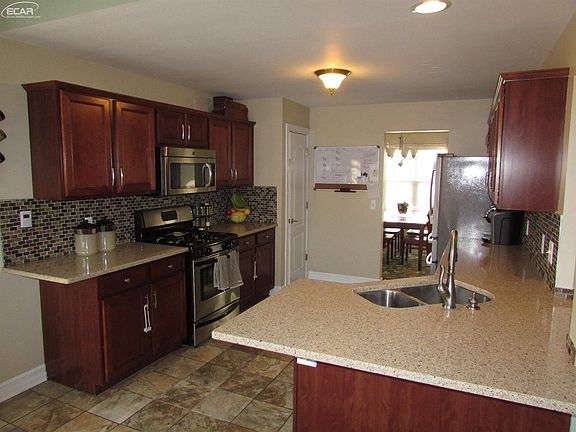 4th image of 4213 Drake Dr