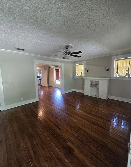 200 Henley Perry Dr — Photo 3